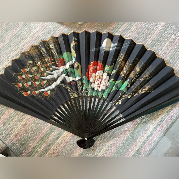 Vintagepeacock 35” Oriental Hand Painted Expandable Wall Fan